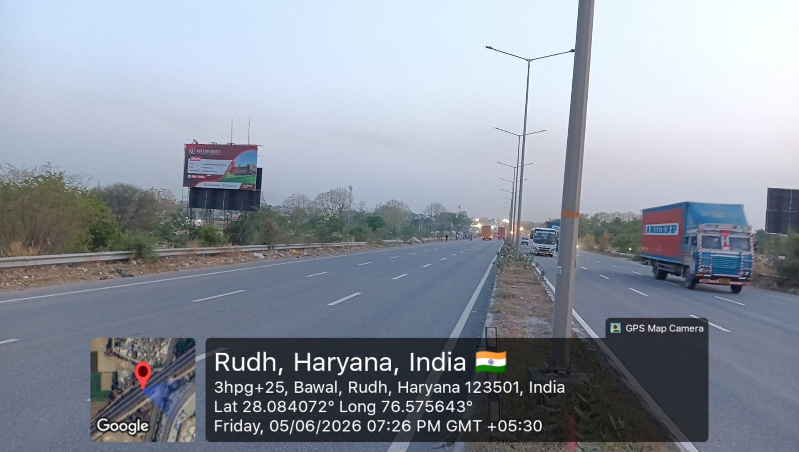Hoarding image 424